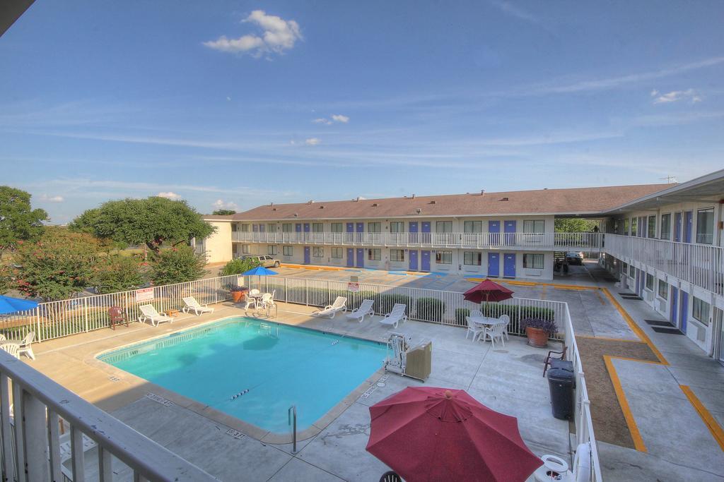 6 San Antonio, Tx Six Flags Fiesta Tx - La Cantera Area 4*