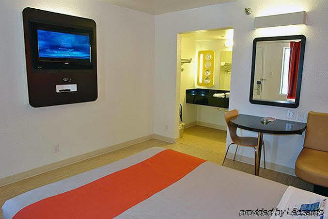 6 San Antonio, Tx Six Flags Fiesta Tx - La Cantera Area Hotel 4*